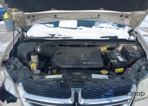 2013 Dodge Grand Caravan Sxt z USA, uszkodzony, nr VIN 2C4RDGCGXDR528590